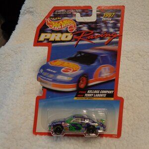 Terry LaBonte Hot Wheels Pro Racing 1/64 Car Kellogg's Spooky Fruit Loops 1997